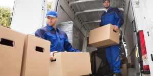 4ImportantThingsToConsiderWhenRentingAMovingTruck Tarzana Movers residential home movers moving movers foreman